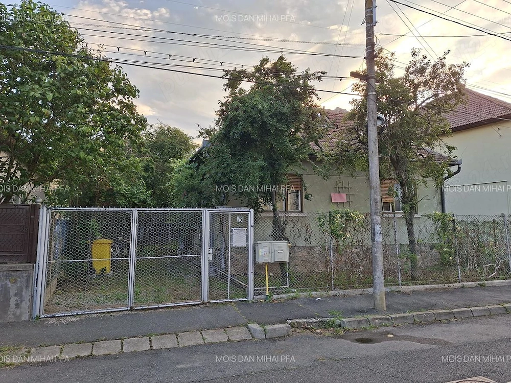 Vand casa cu teren zona Parcul sub Arini