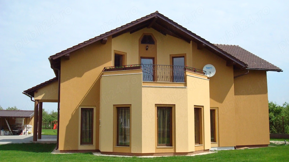 Vand casa Mandruloc constructie 2009 cu 450 mp utili pe 3.000 mp teren cu gazon si livada