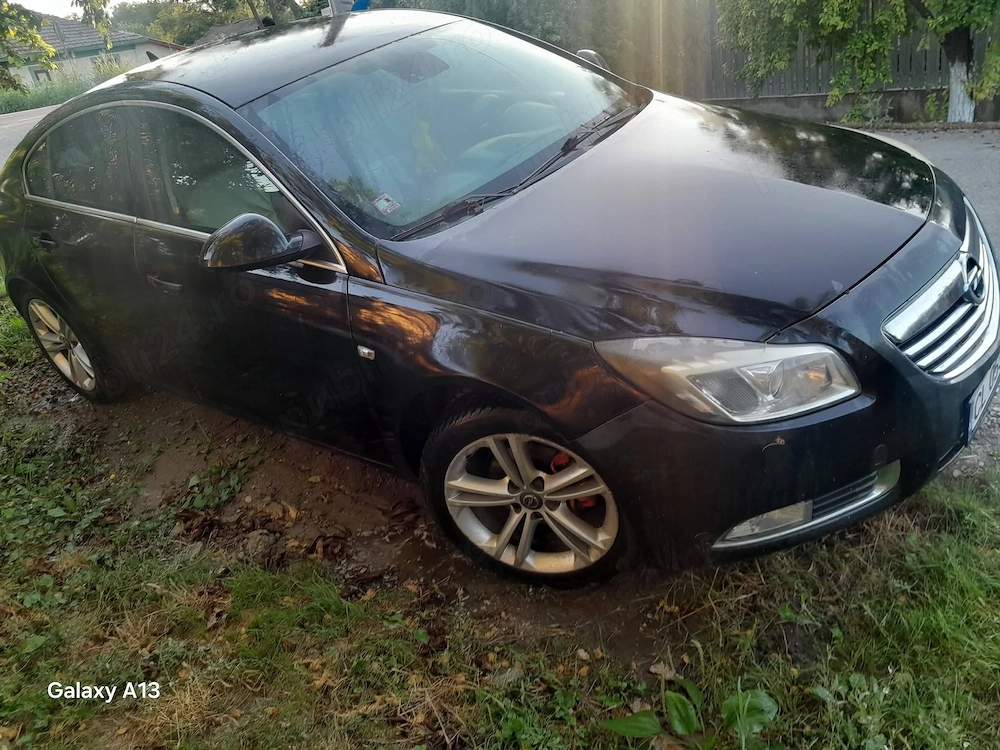 Vând limuzina Opel Insignia