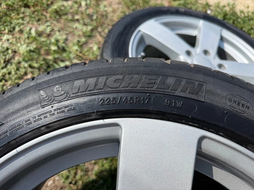 Roti R17 cu cauciucuri vara inclus.