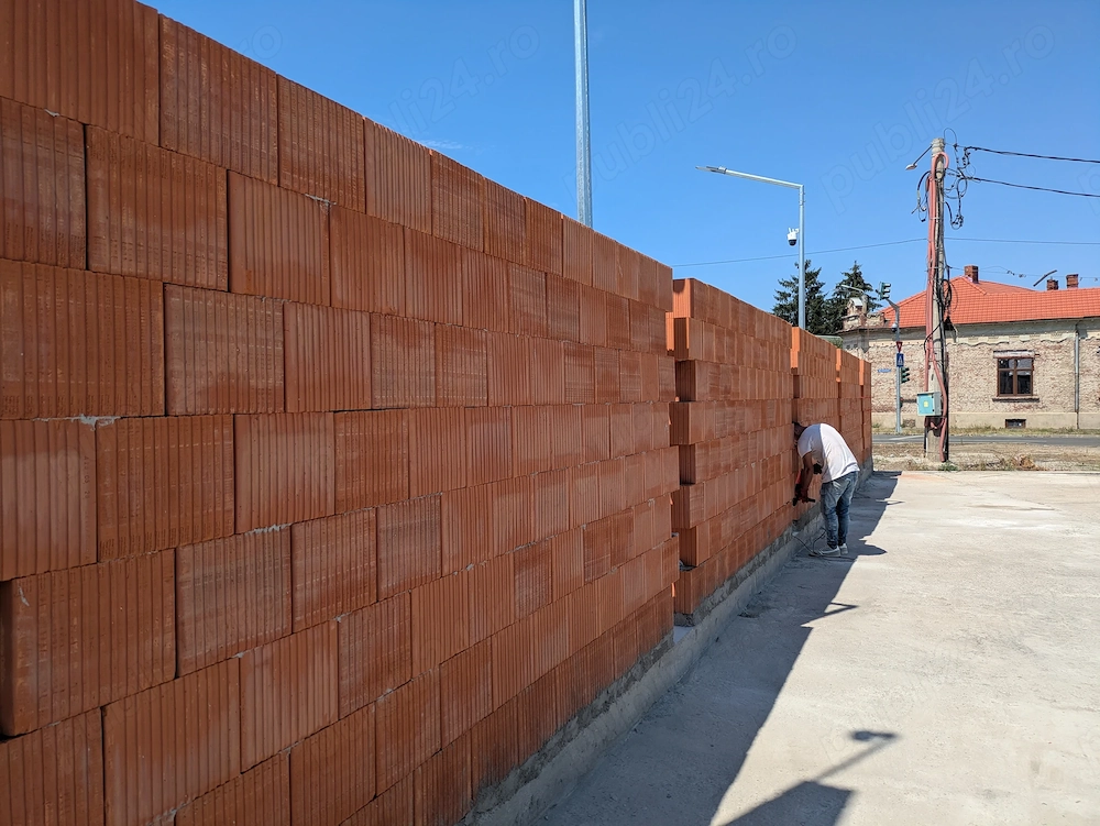 Execut lucrări interioare și exterioare 