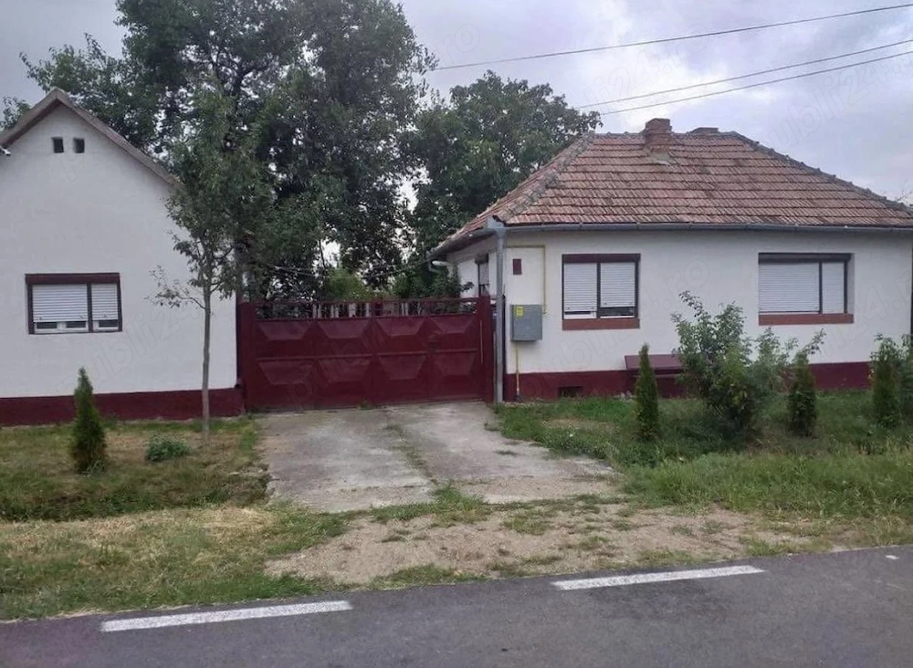 Teren + casă de vânzare!