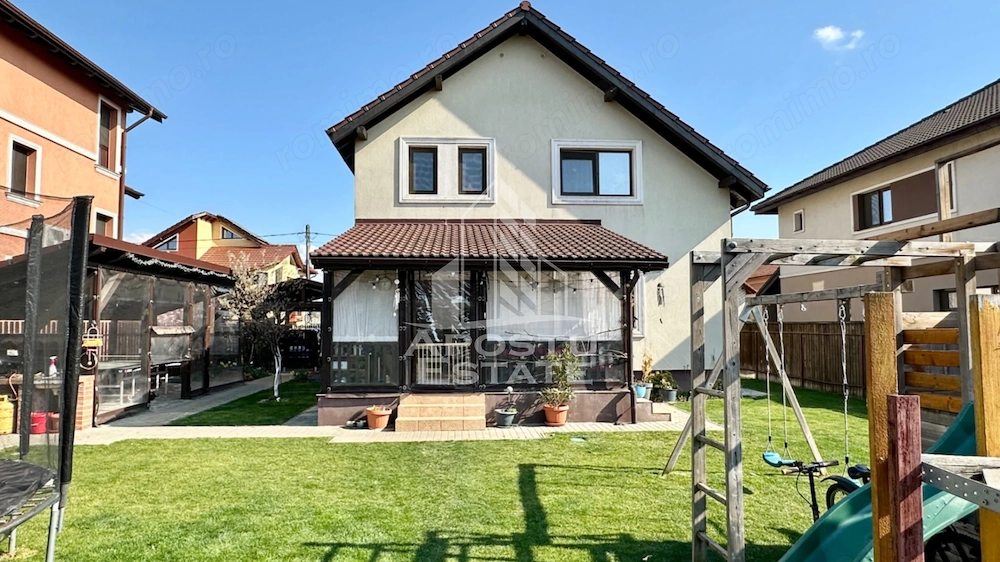 Casa individualade vanzare cu 4 camere, teren 816 mp, Dumbravita