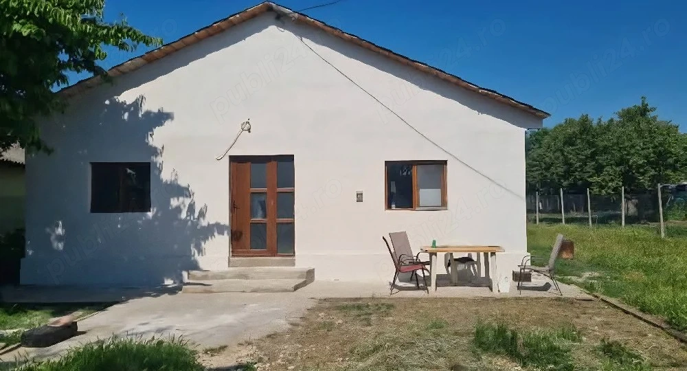 casă de vânzare în comuna cobadin.casa se poate vinde si in 2 rate mai multe detalii  