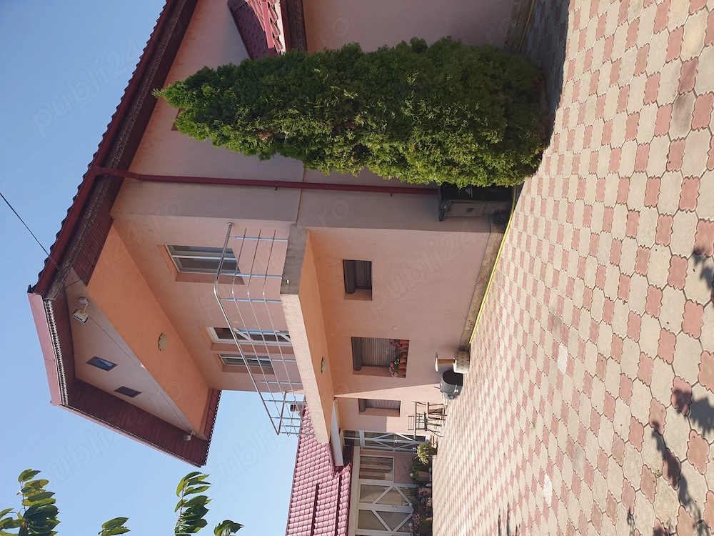 Vila de vanzare in Focsani cu teren , zona foarte linistita avand toate utilitatile.