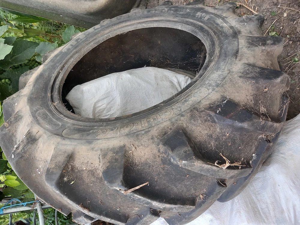 Cauciuc față tractor case jx95,cauciuc față U650,ptr.jx95 500 RON. ptr.U650 350ron.ambele sunt neg.