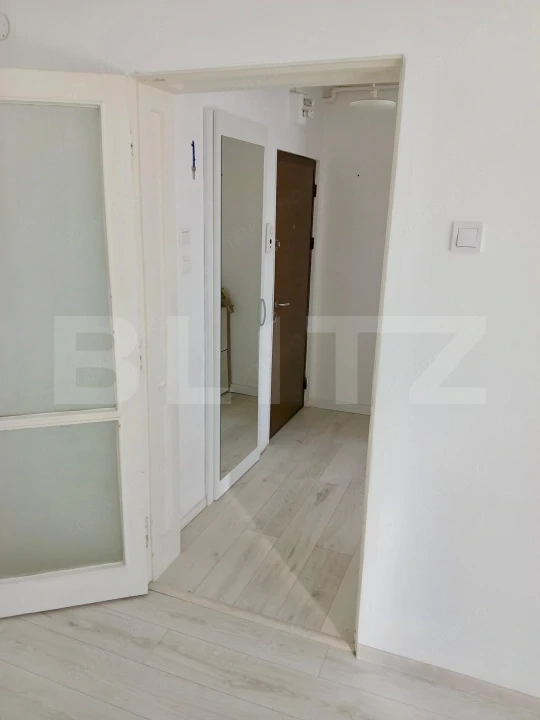 Apartament cu 2 camere, 52 mp, parcare, zona Tractoru