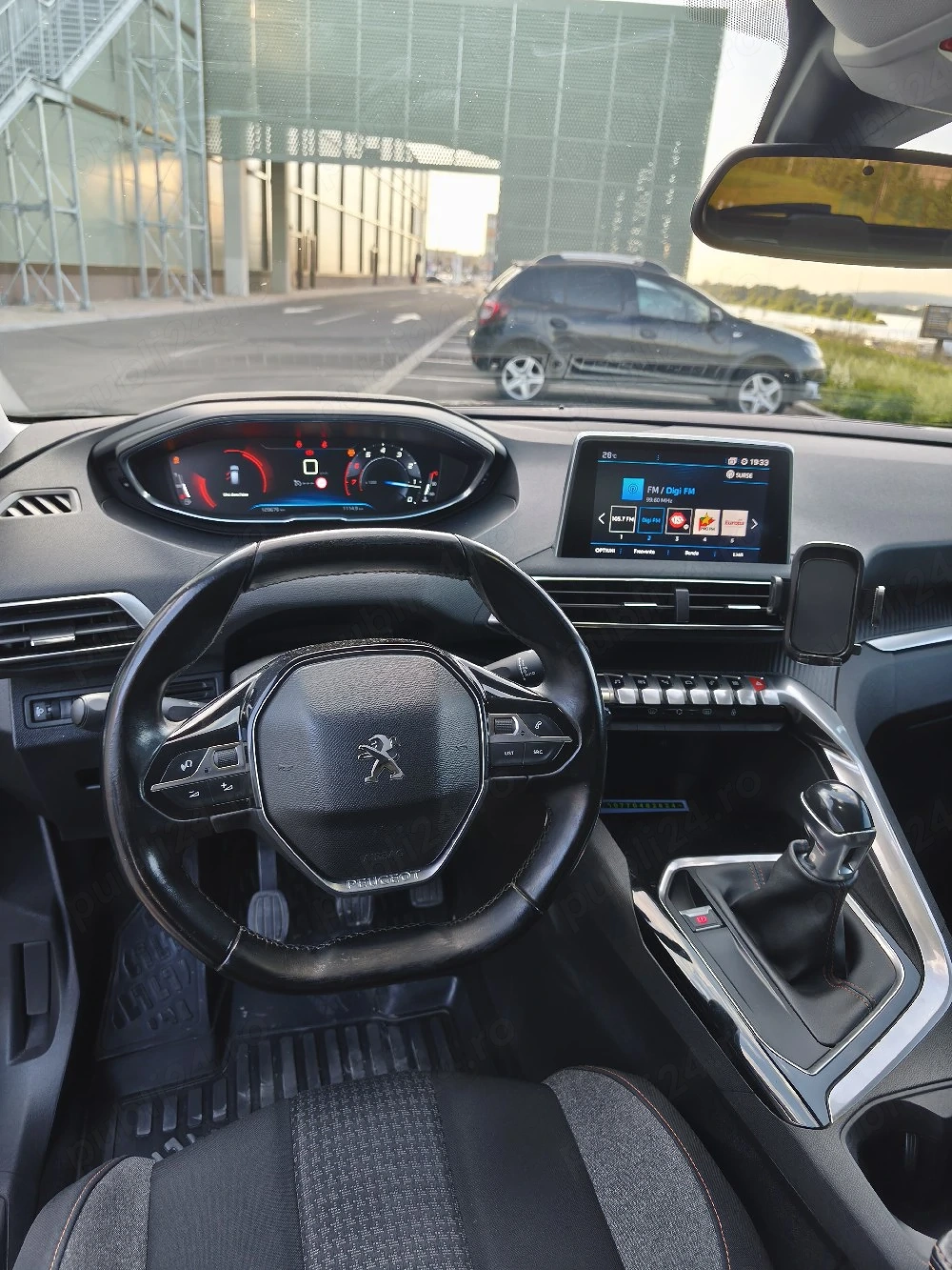 Vand Peugeot 3008, an 2018, 1.2 Benzina, 131Cp, km131000, distributie schimbata la 120000