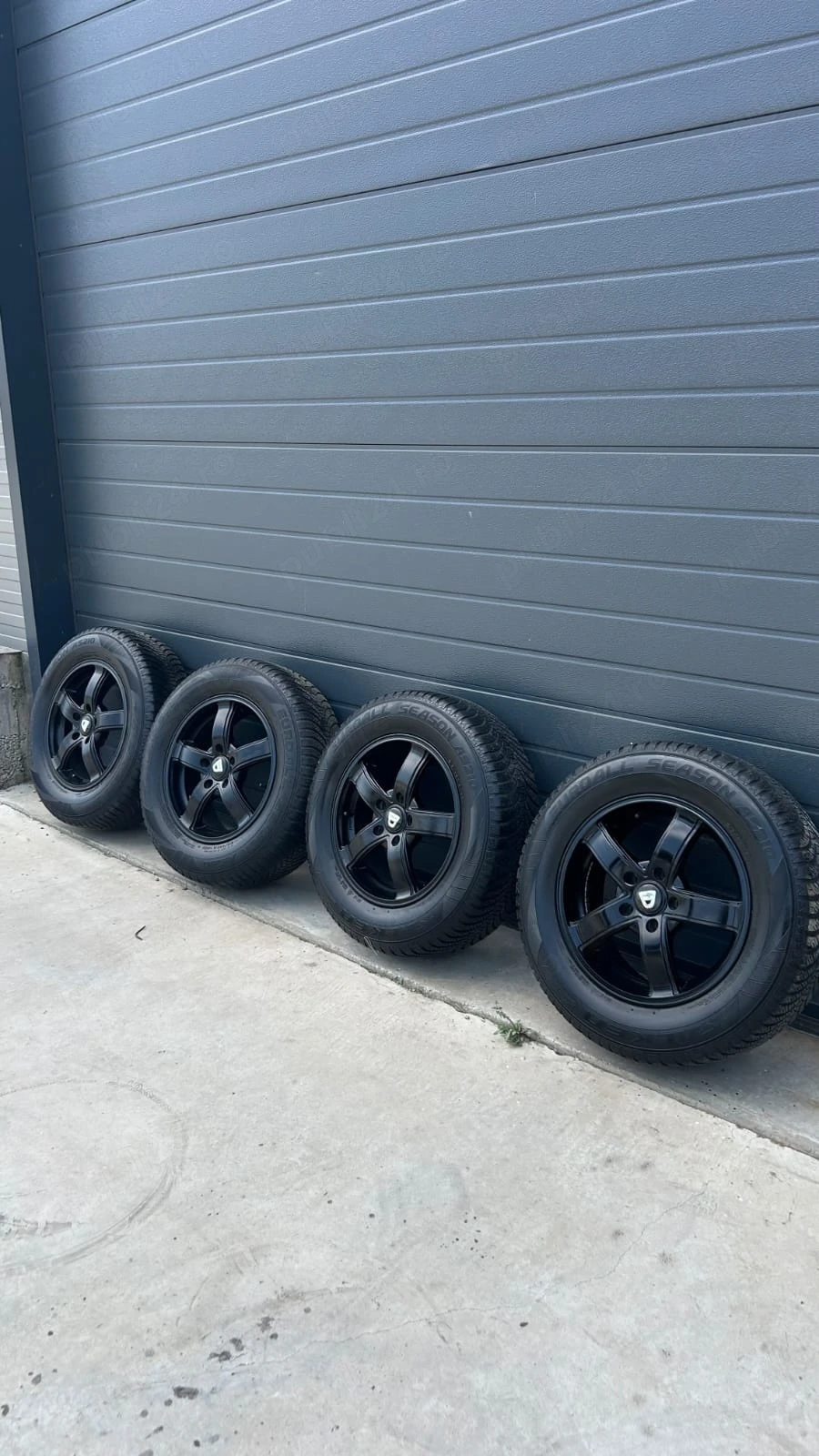 Jante si Cauciucuri All Season 215 65 r16 compatibile Dacia Duster
