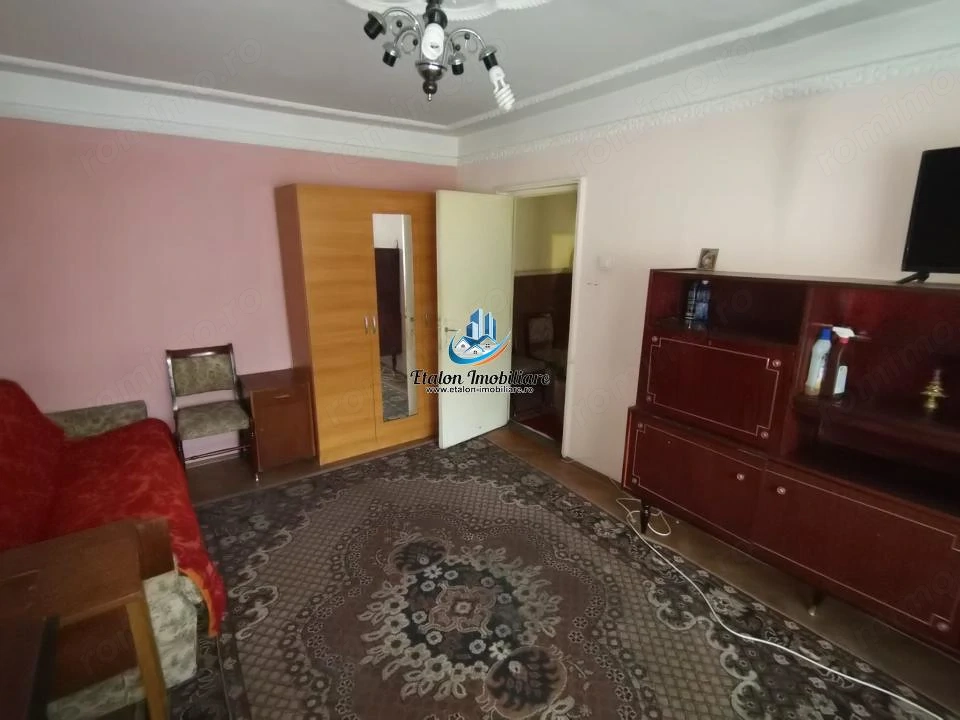 Apartament 2 camere decomandat, parter, zona Scolii 10 Precista
