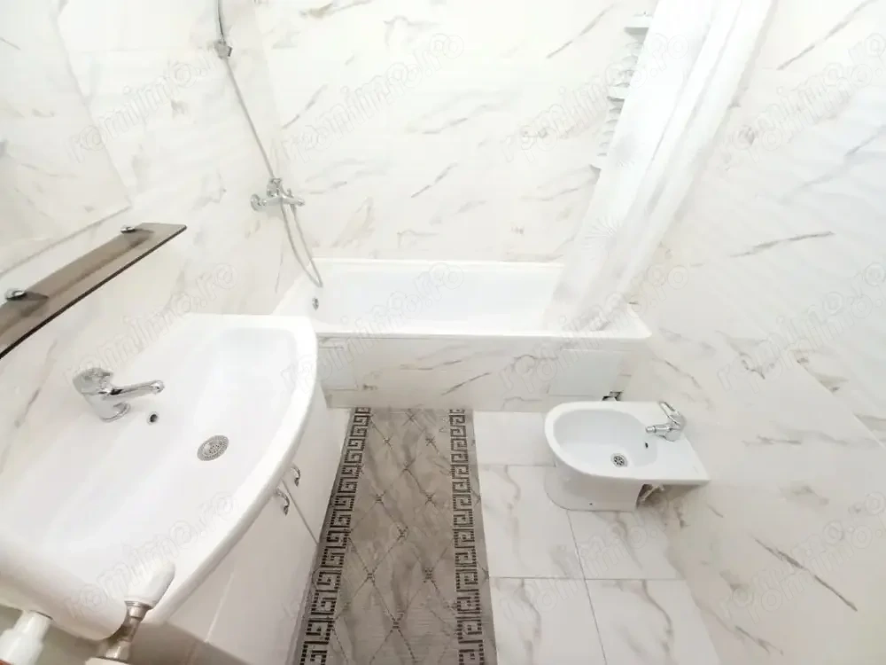De vanzare apartament cu 3 camere zona Dacia