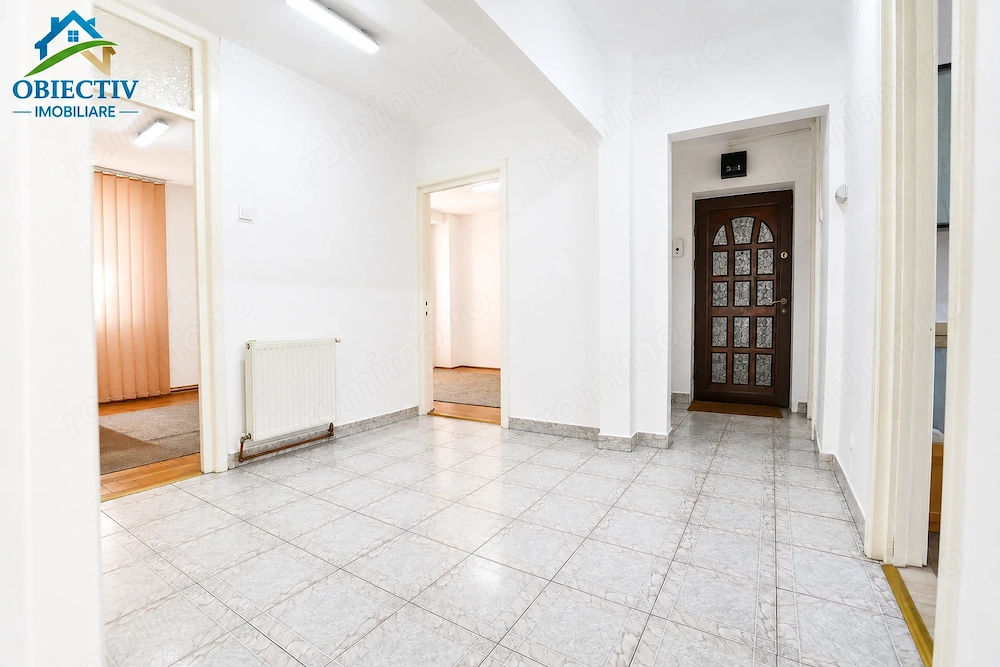 Apartament 4 camere , centru , etaj 1