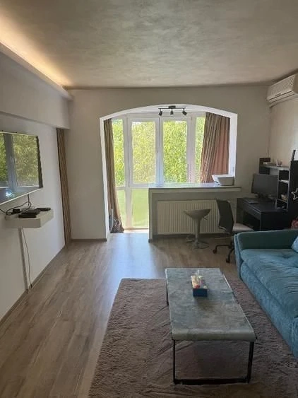 Apartament 2 camere, cu vedere la Parcul Tineretului.  La 5 min de metrou.