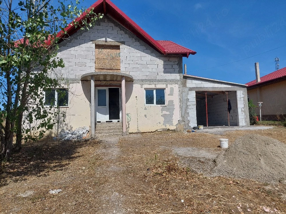 casa cu masarda si garaj