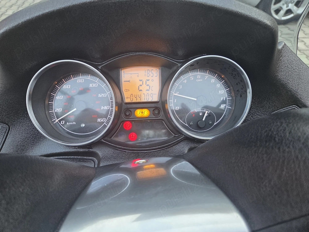 Vând Piaggio mp3 250 