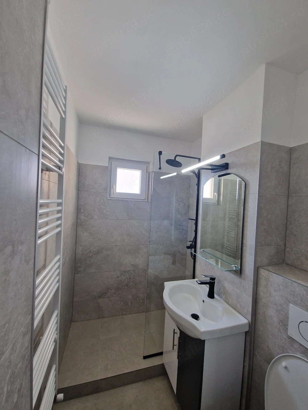 Persoana fizica inchiriez pe termen lung(minim 1 an) apartament decomandat cu 3 camere(3 10 cu lift)
