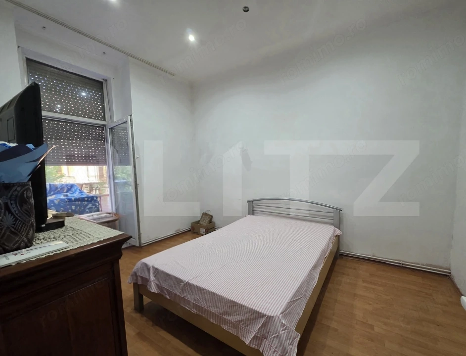 Apartament cu 3 camere de vânzare, 57 mp, zona Centrală 