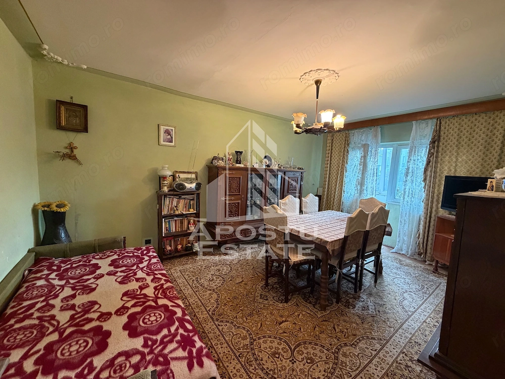 Apartament cu 3 camere de vanzare,decomandat,etaj intermediar,Bucovina