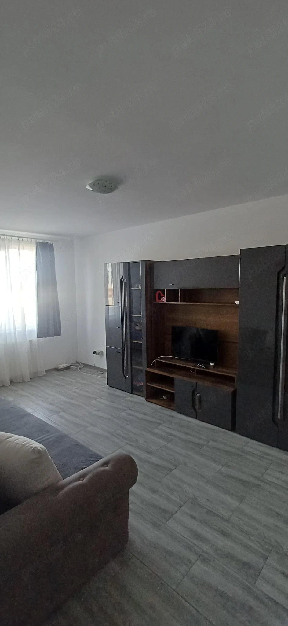 Inchiriez apartament 2 camere, complet utiliat si cu loc de parcare inclus