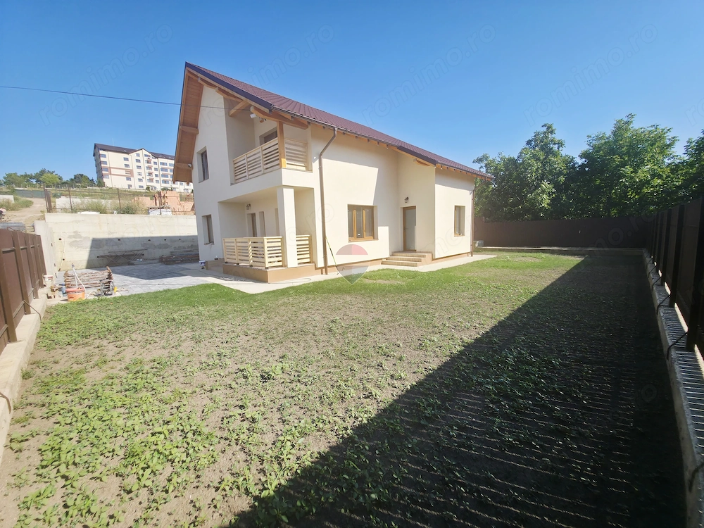 Casă / Vilă cu 4 camere de închiriat în zona Calea Romanului
