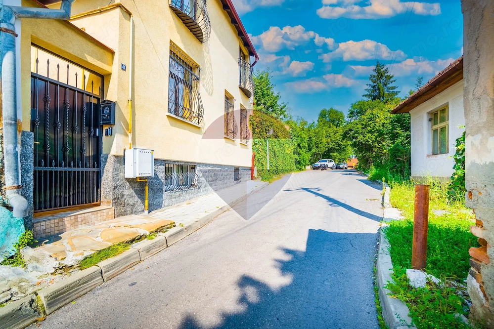 Vilă individuală 8 camere, str. Horia, la 800 metri de Piața Sfatului