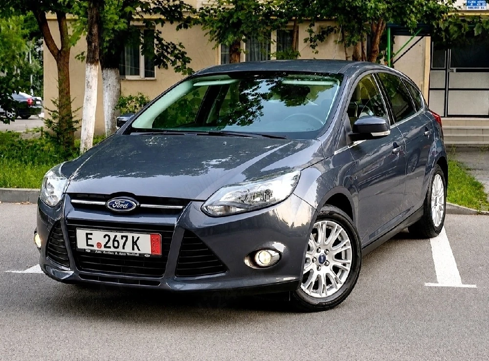 Ford Focus Titanium 1.6 benzină clasic MPI, Clima