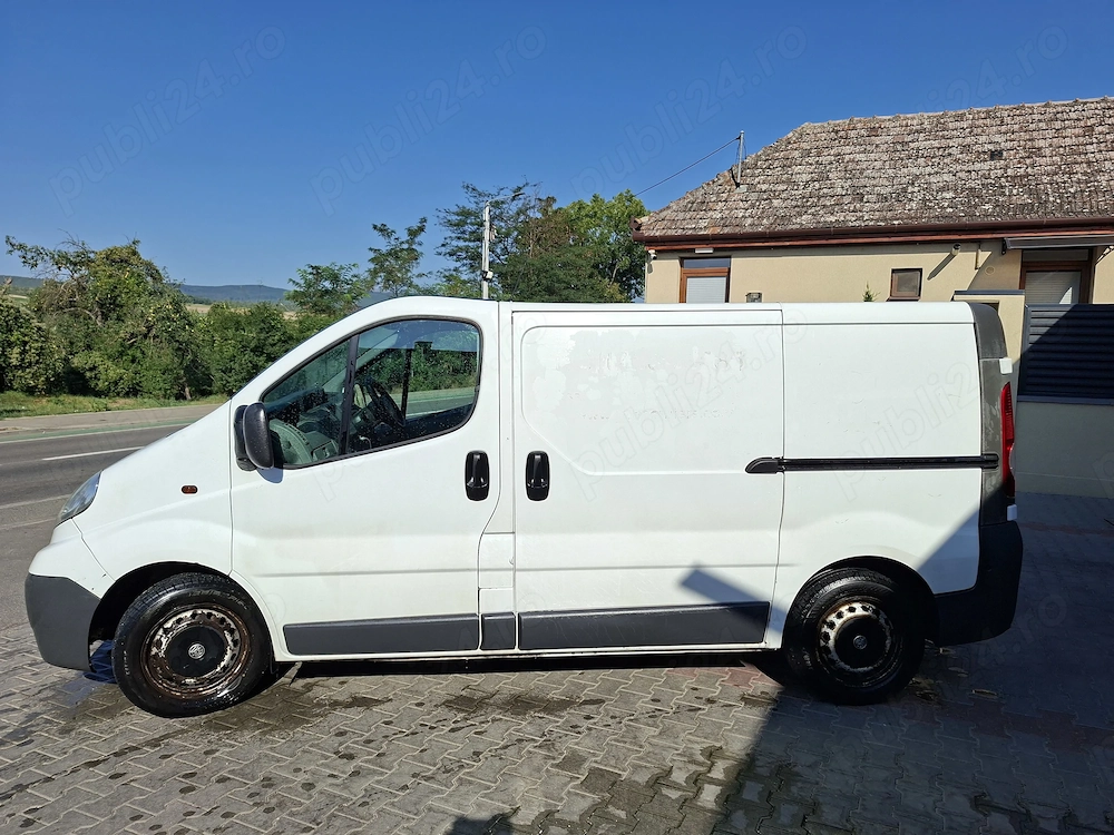 Vand opel vivaro 2012 volan pe dreapta