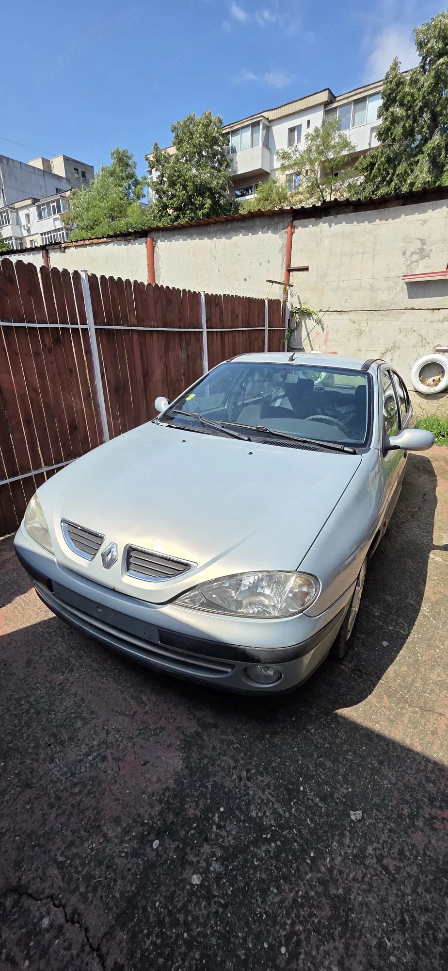 Dezmembrez Renault Megane 1