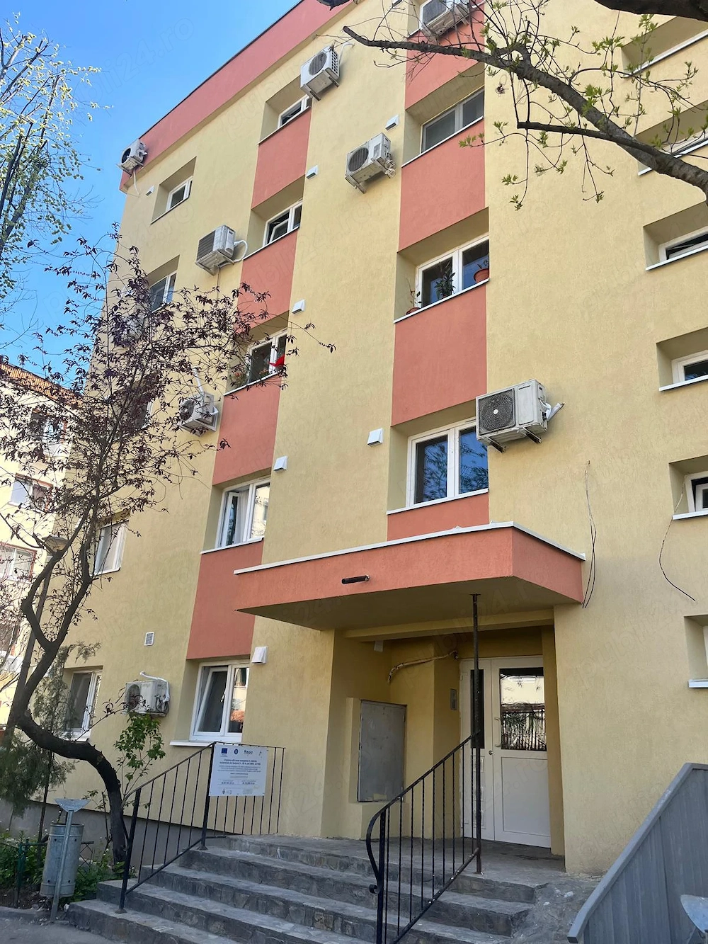 Studio cu dormitor separat, la 2 minute de metrou, bloc reabilitat recent