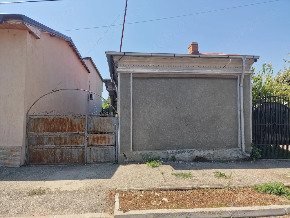 Casa de vânzare pe strada Mihail Kogălniceanu 