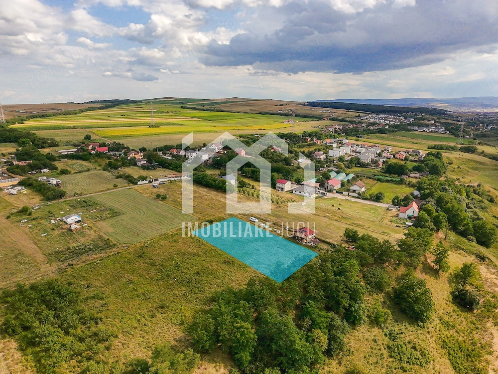 Teren cu priveliște | 1.900 mp și front 32 m – Jucu de Sus