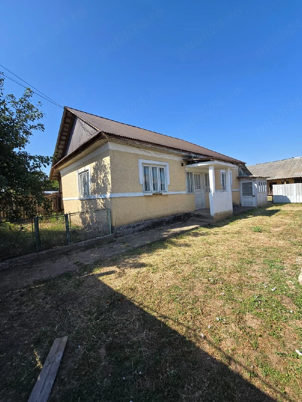 Vând casă țărănească bătrâneacsă în sat. Diocheți, comuna Movilița