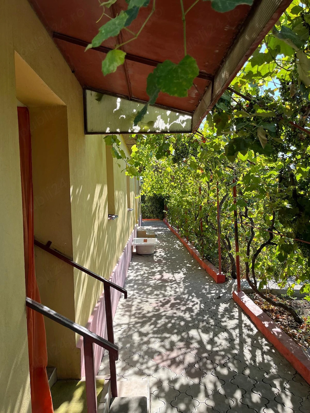 Casă de închiriat   proprietate cu curte și grădină, zonă liniștită