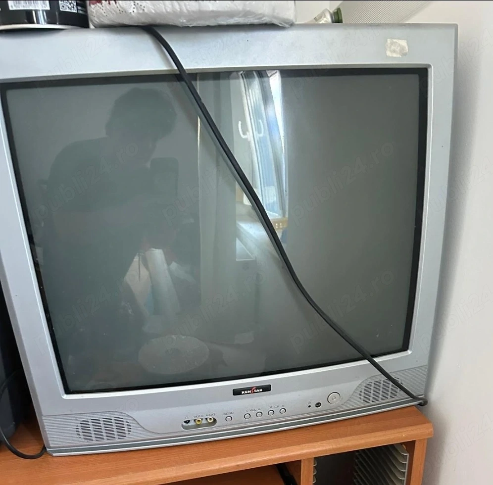 vând televizoare cu tub