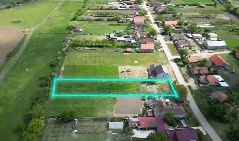 Teren intravilan 1700mp, front 17m   Pădureni, utilități, oportunitate investiție