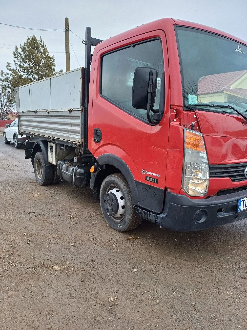 Vând Nissan Cabstar 