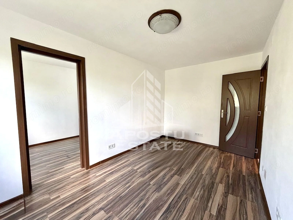 Apartament 2 camere de vanzare, etaj 3, zona Sagului