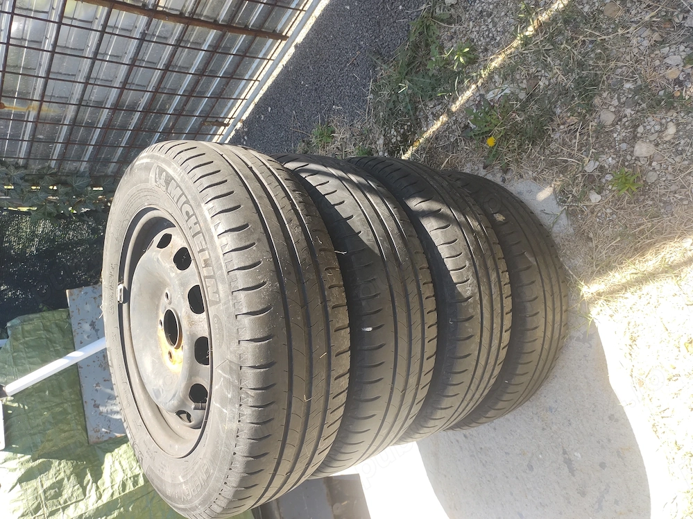 Caciucuri Michelin 195/65 R 15 cu jante 