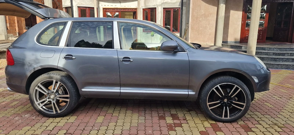 Porsche Cayenne - an 2006 - avariat