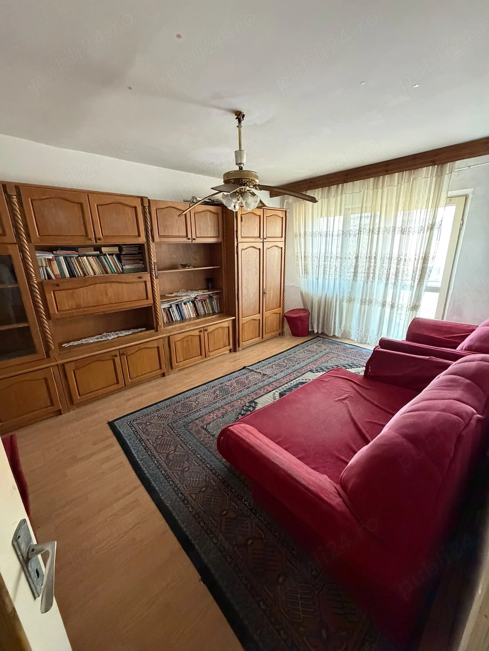 Vand apartament 2 camere decomandat etaj 4 zona IRUC
