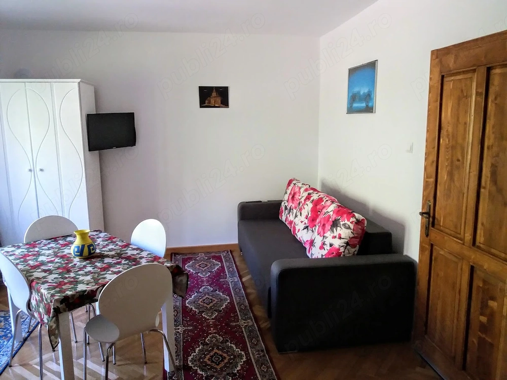 Inchiriez apartament 2 camere in vila cu loc de parcare 
