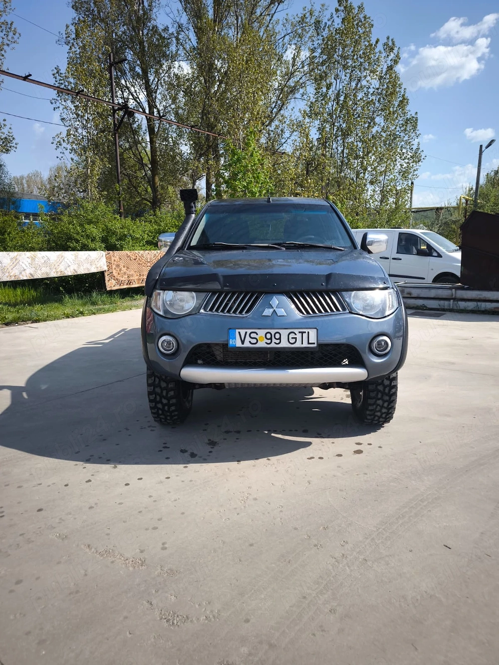 Mitsubishi L 200 inaltat + 8 cm