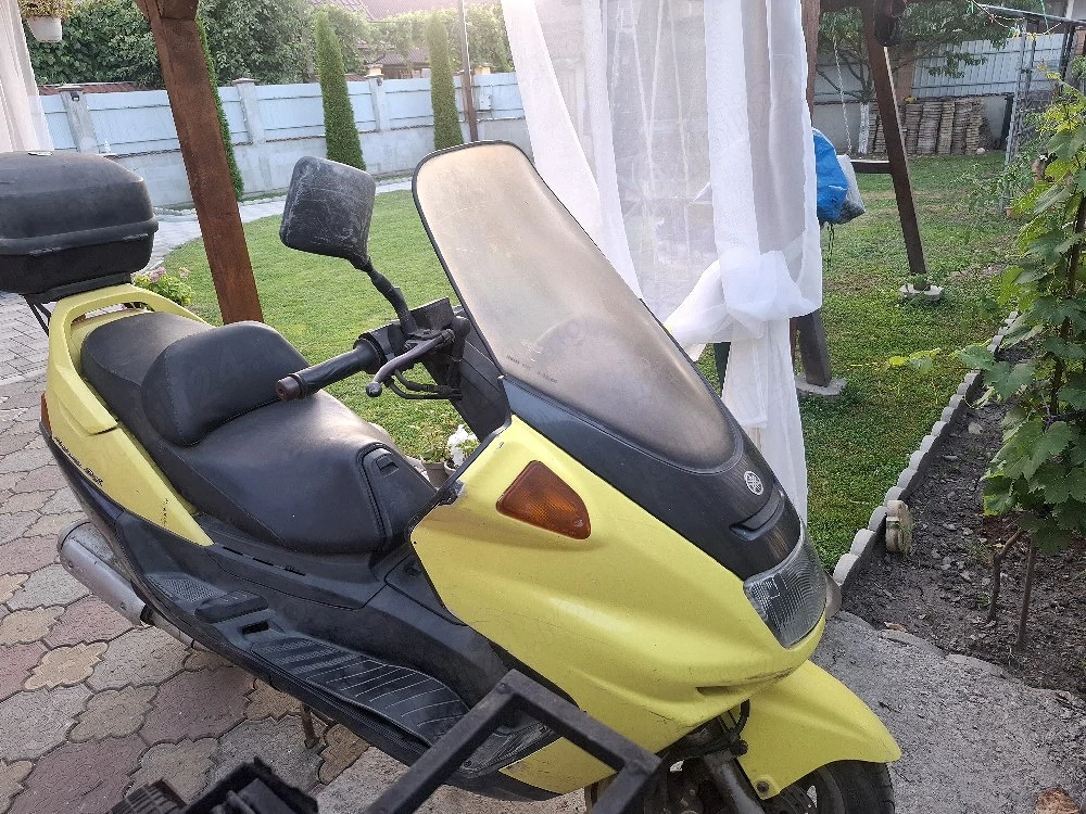 Vând yamaha majesty  250 acte italia dau schimb cu scuter 125 cm inmatriculat