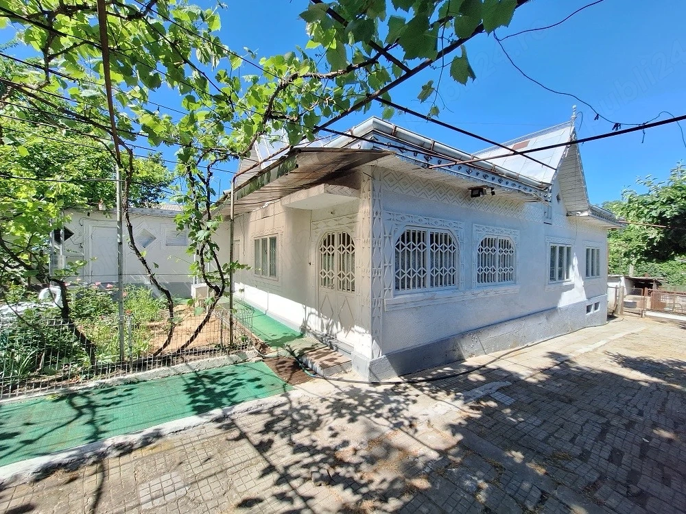 Casă la țară în sat Doljeşti jud. Neamț