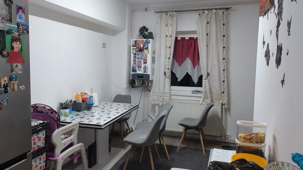 Vând apartament 3 camere zona Digi 