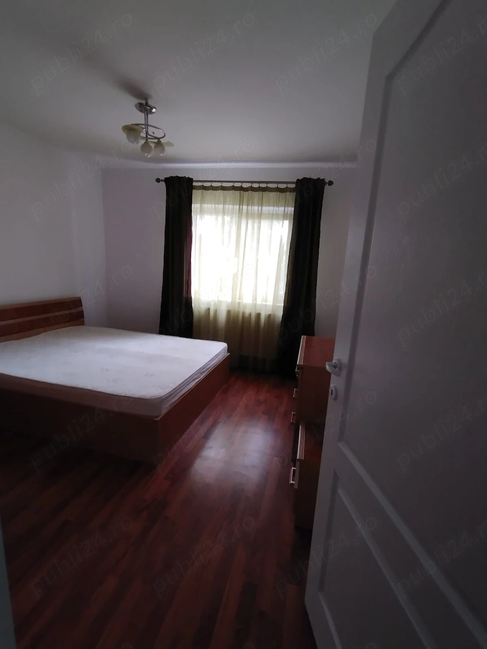 Proprietar - Vând apart. cu 2 camere Trivale Complex II, 54mp, bloc 1985, Centrală Proprie, Renovat