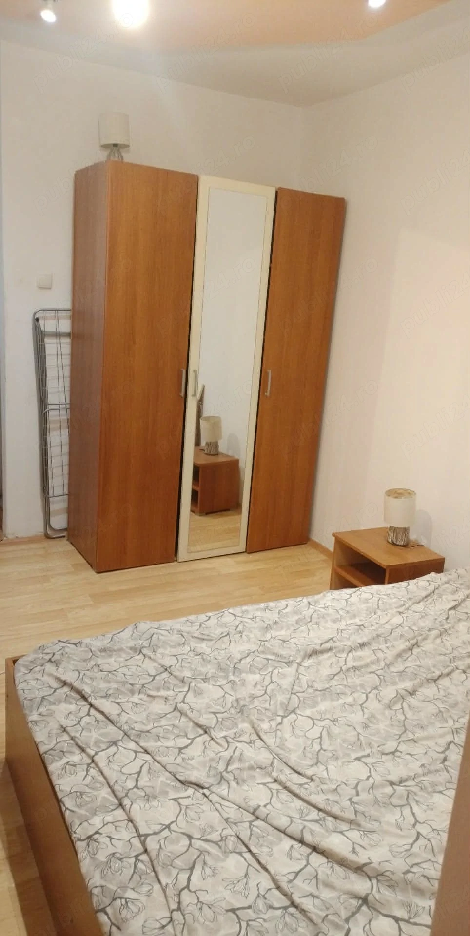 Apartament cu o camera de închiriat pentru minim un an