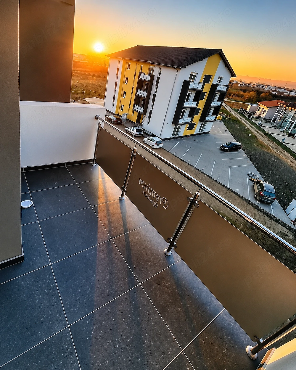 Apartament cu 2 camere, balcon si loc de parcare