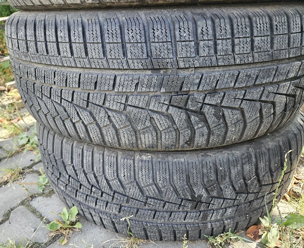 2x Hankook iarna 225/60/18