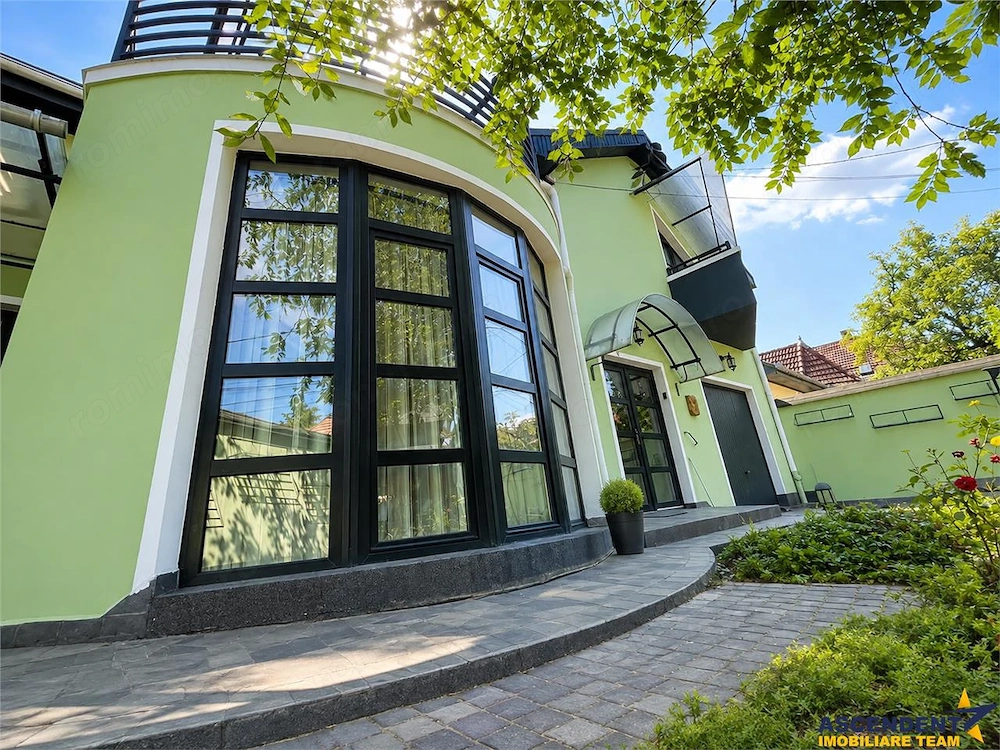 Vila individuala, arhitectura aparte, garaj, terasa,  balcon, Semicentral, Targu Mures